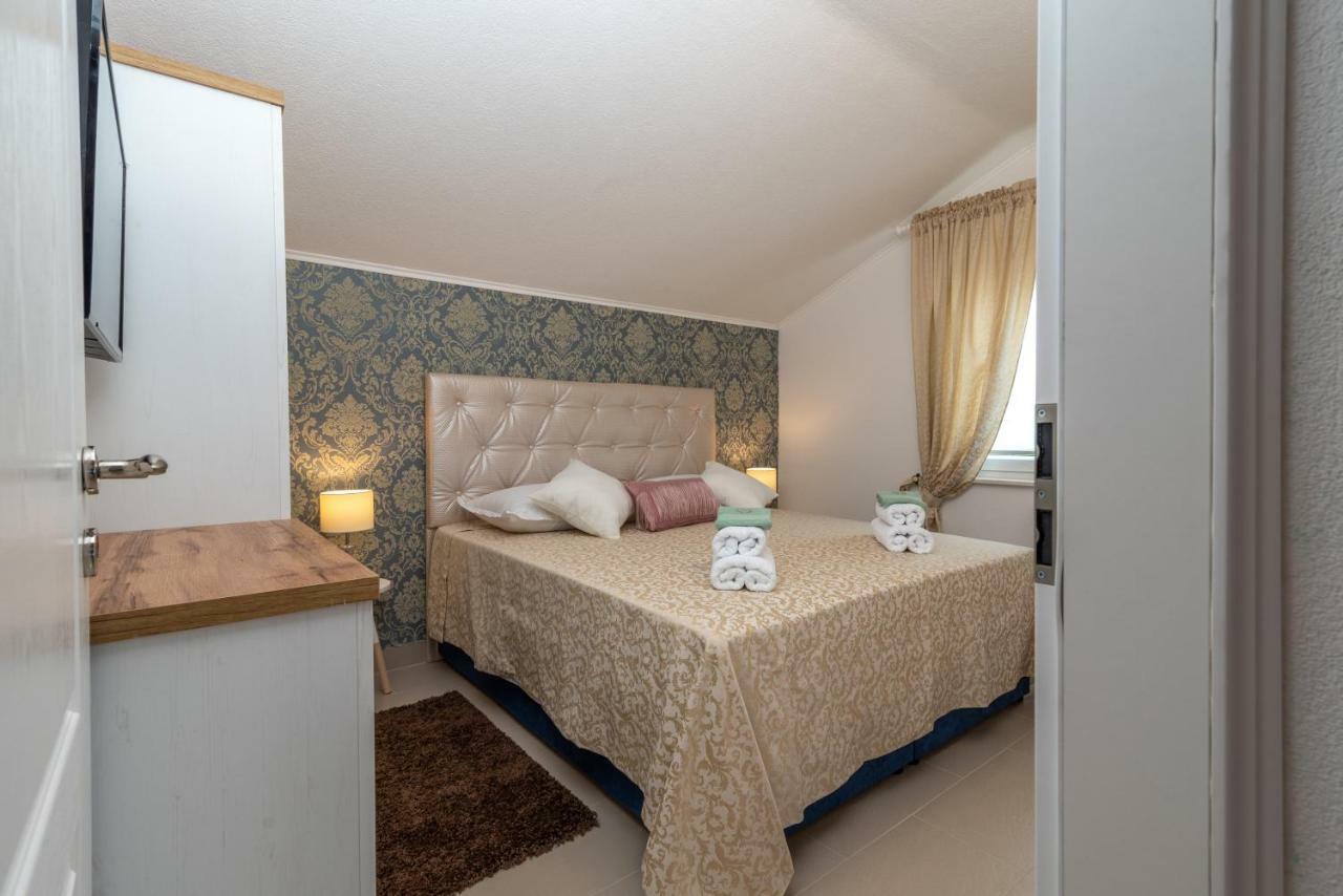 Villa Insula Ventum Trogir Bagian luar foto
